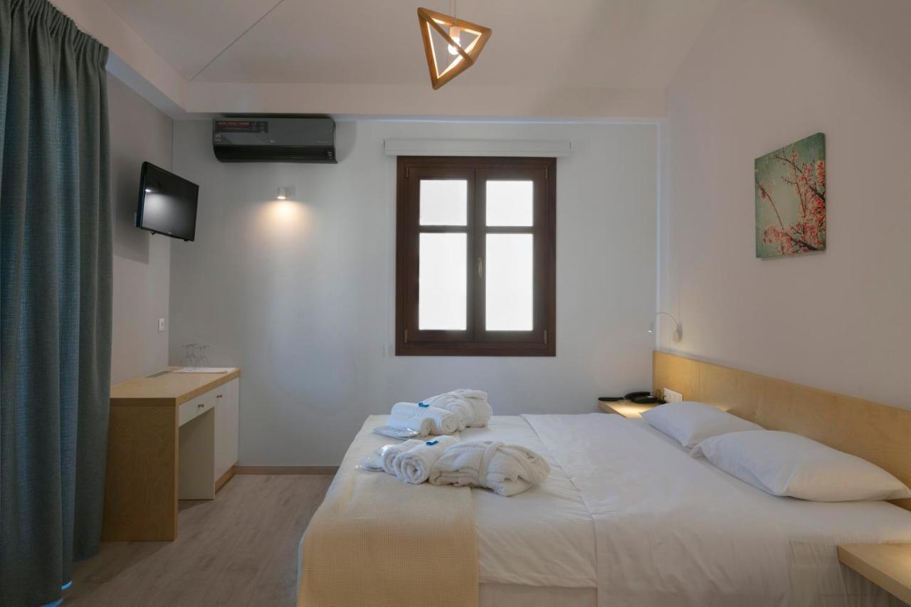 8Kto Hotel Skiathos Town Exterior photo